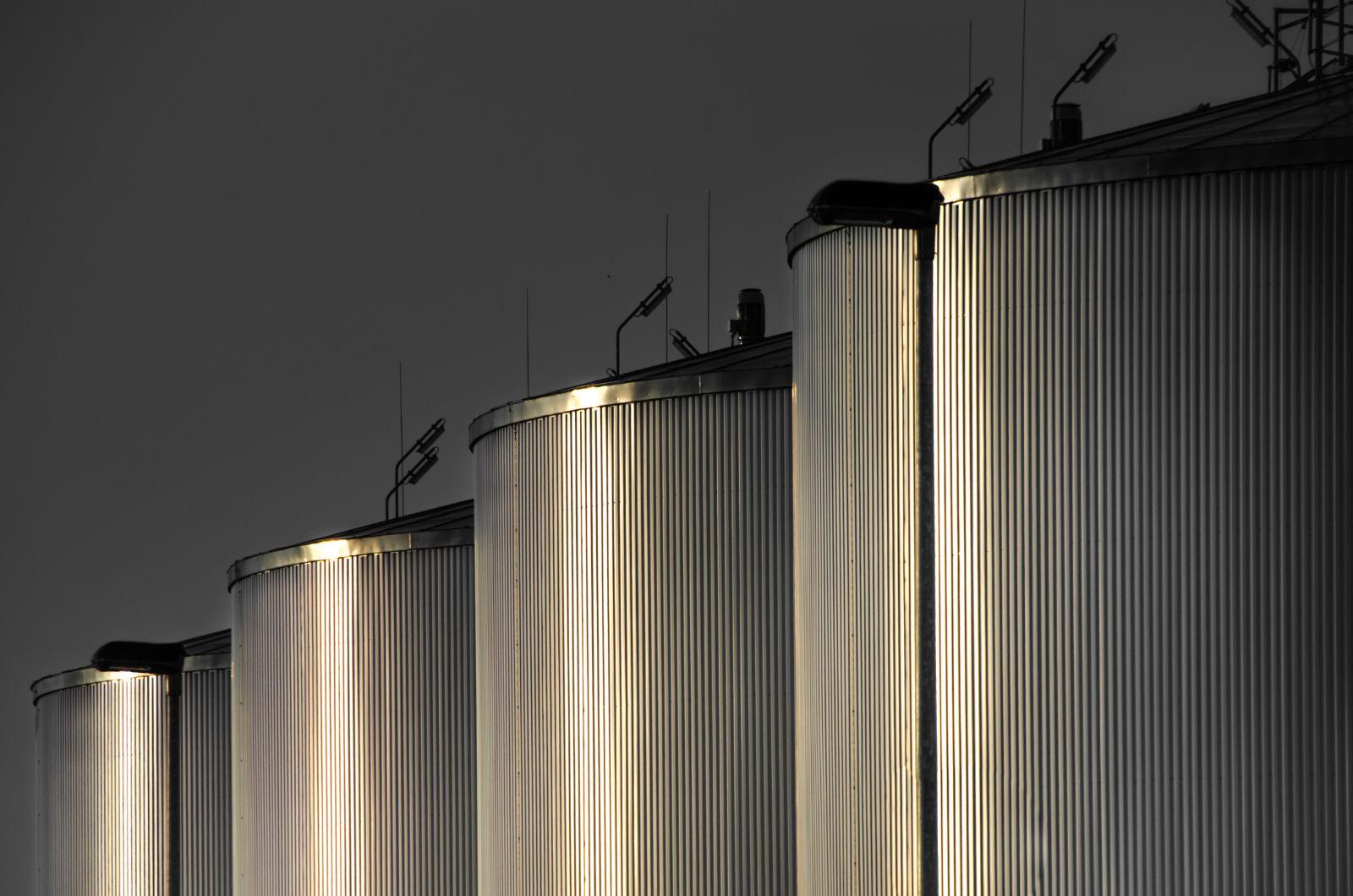 如何封存一個巨型反應缸?